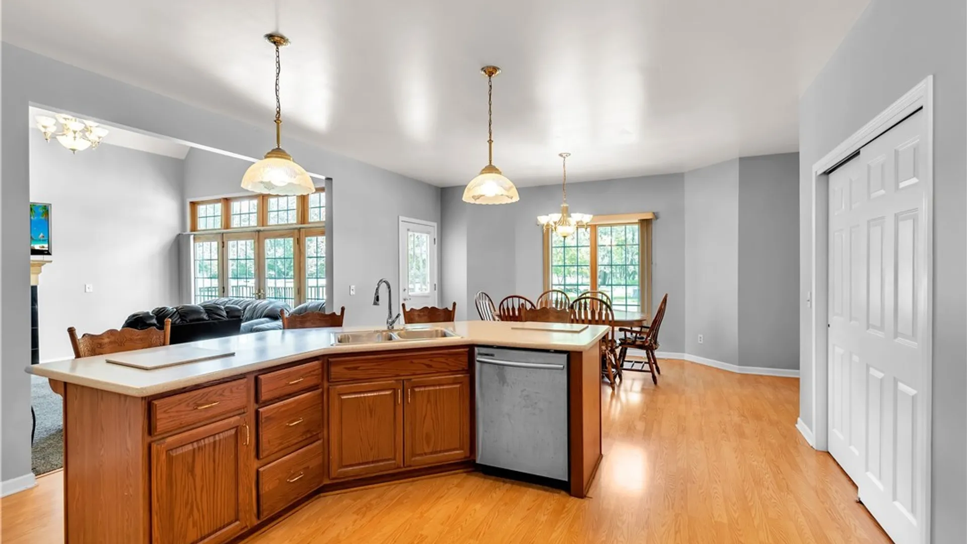 Property at 1298 Como Park Boulevard, Cheektowaga, NY 14043 9