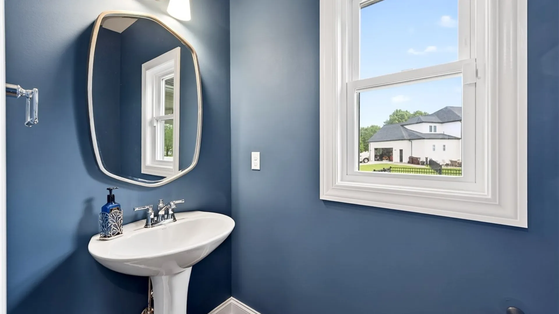 Property at 4 Wentworth Drive, Orchard Park, NY 14127 23