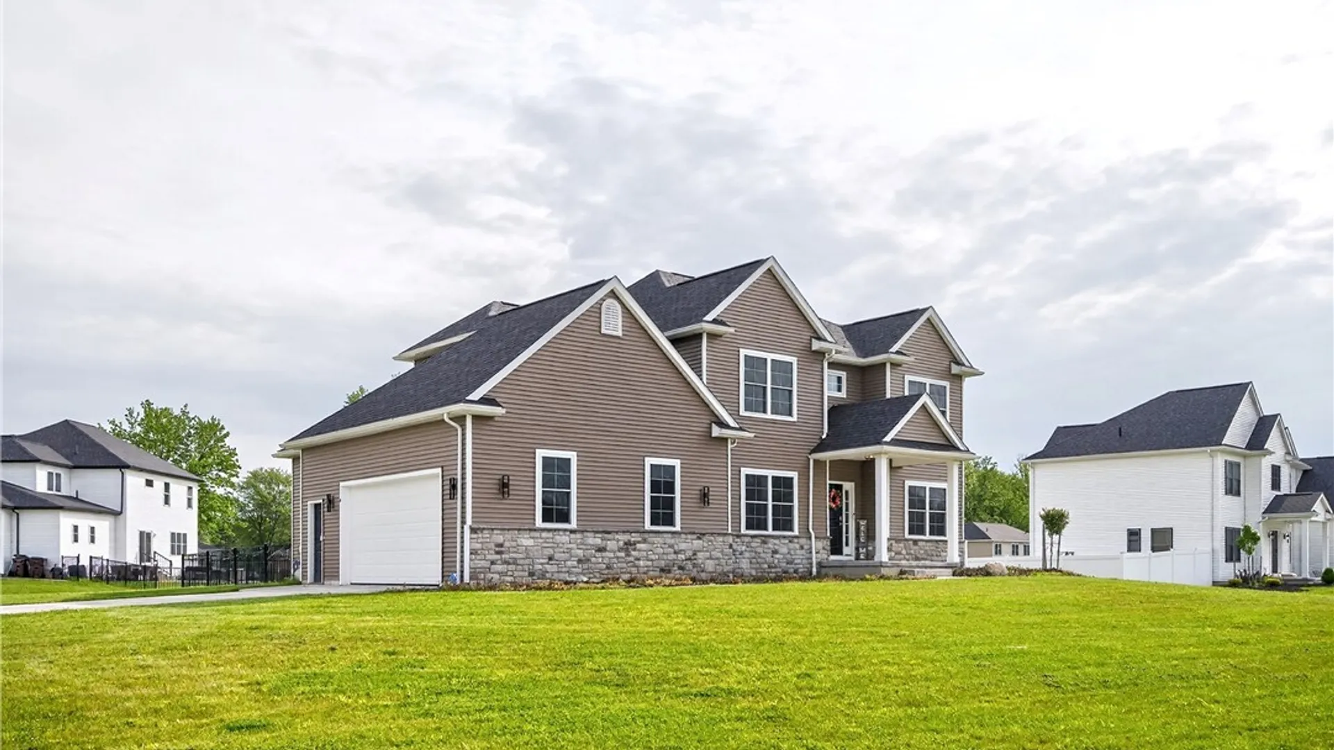 Property at 4 Wentworth Drive, Orchard Park, NY 14127 3