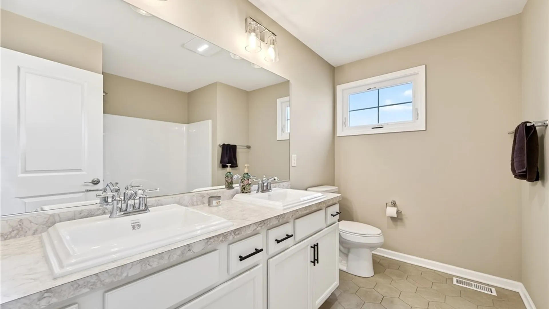 Property at 4 Wentworth Drive, Orchard Park, NY 14127 32
