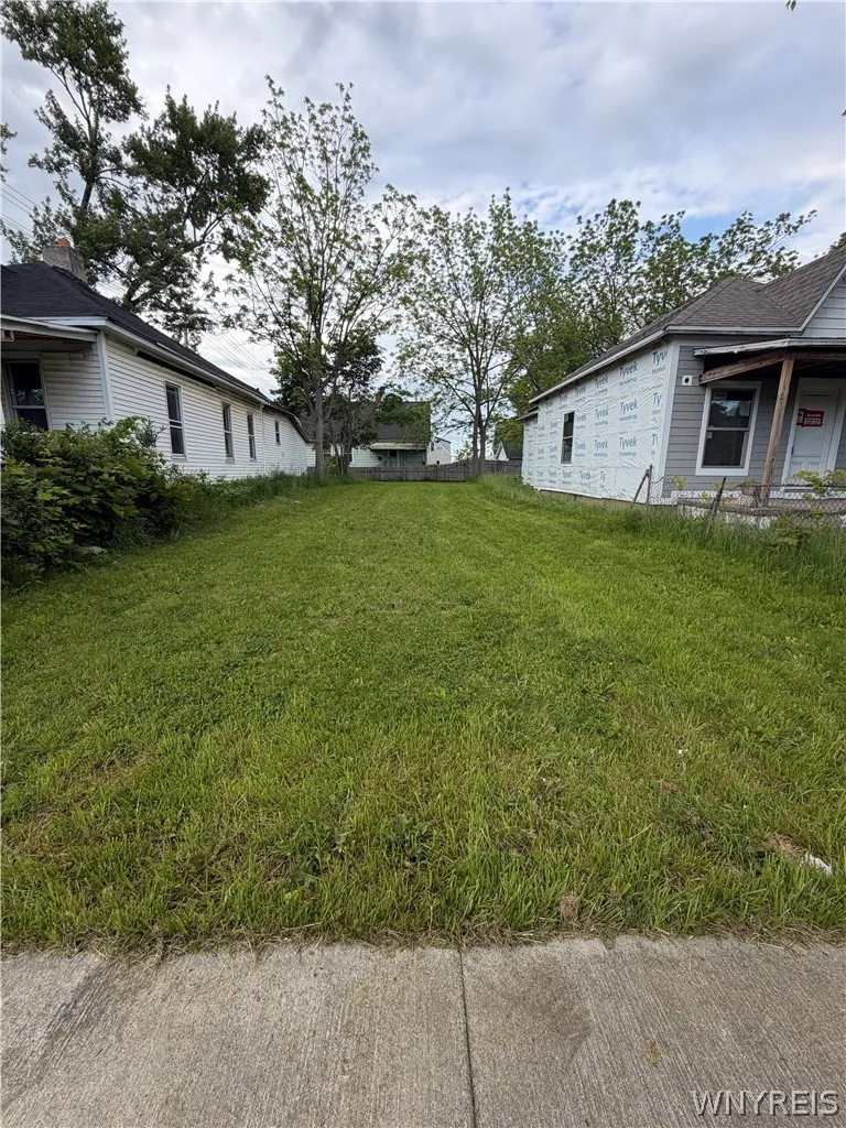 Property at 1304 Garden Avenue, Niagara Falls, NY 14305