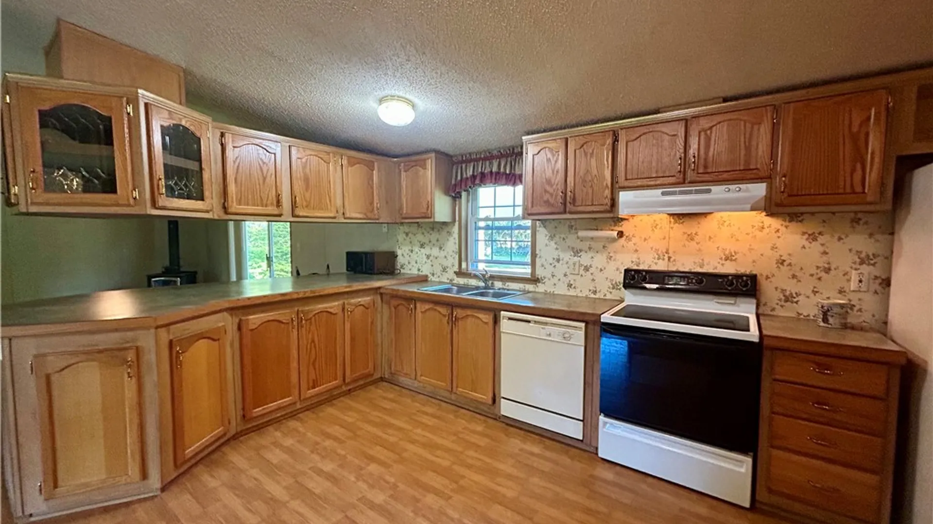 Property at 17214 Elizabeth Drive, Clarendon, NY 14470 3