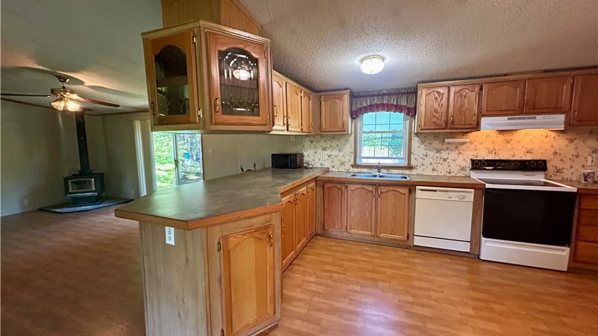 Property at 17214 Elizabeth Drive, Clarendon, NY 14470 4