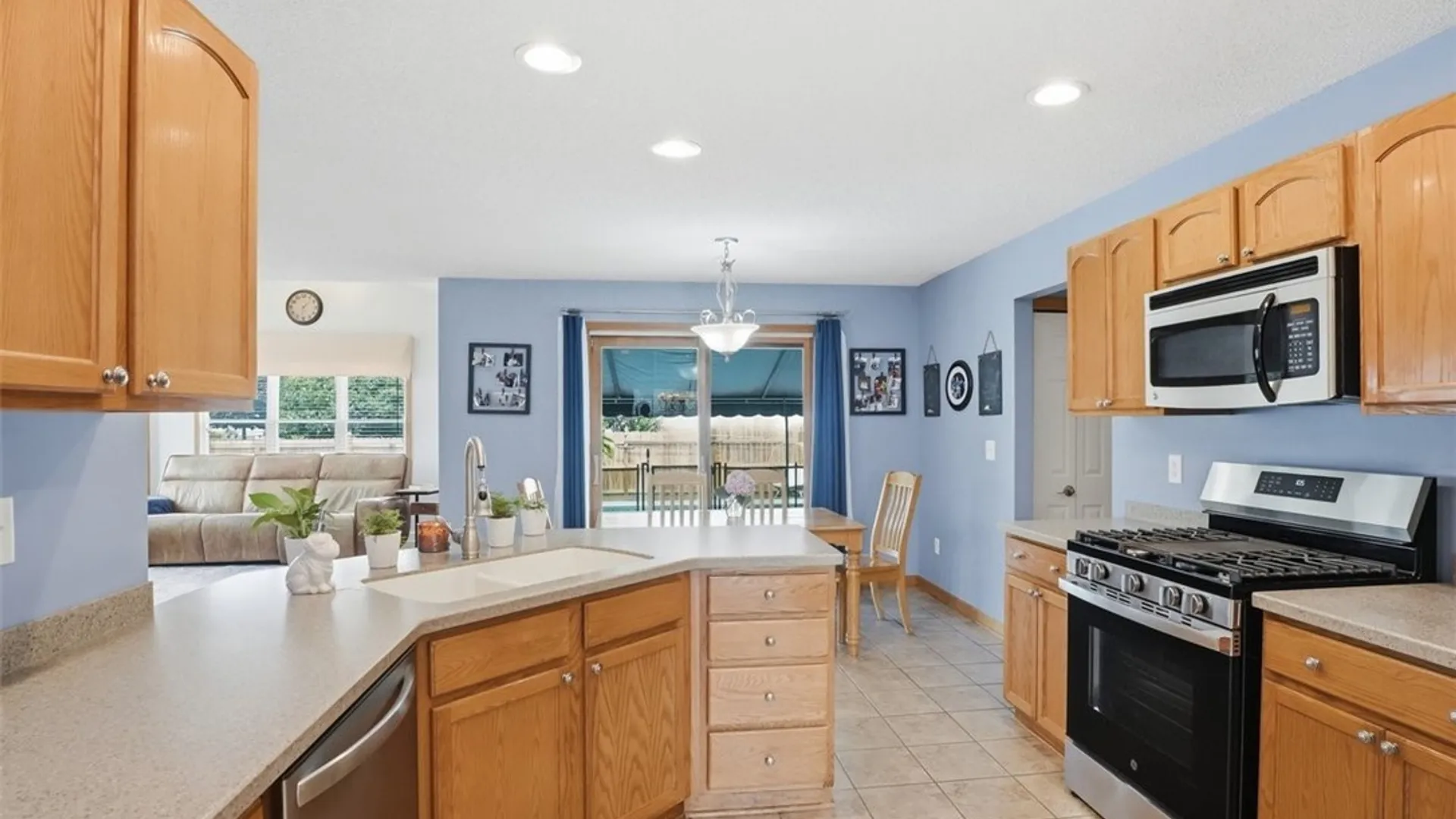 Property at 2305 Winterberry Drive, Hamburg, NY 14085 16