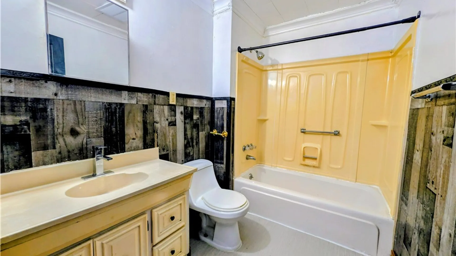Property at 1926 Welch Avenue, Niagara Falls, NY 14303 13