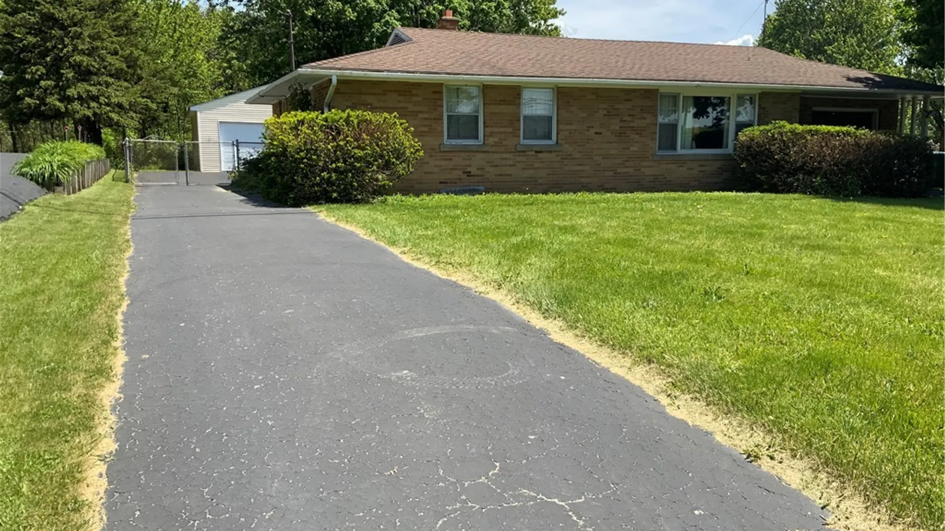 Property at 4959 Sunset Drive, Lockport Town, NY 14094 4