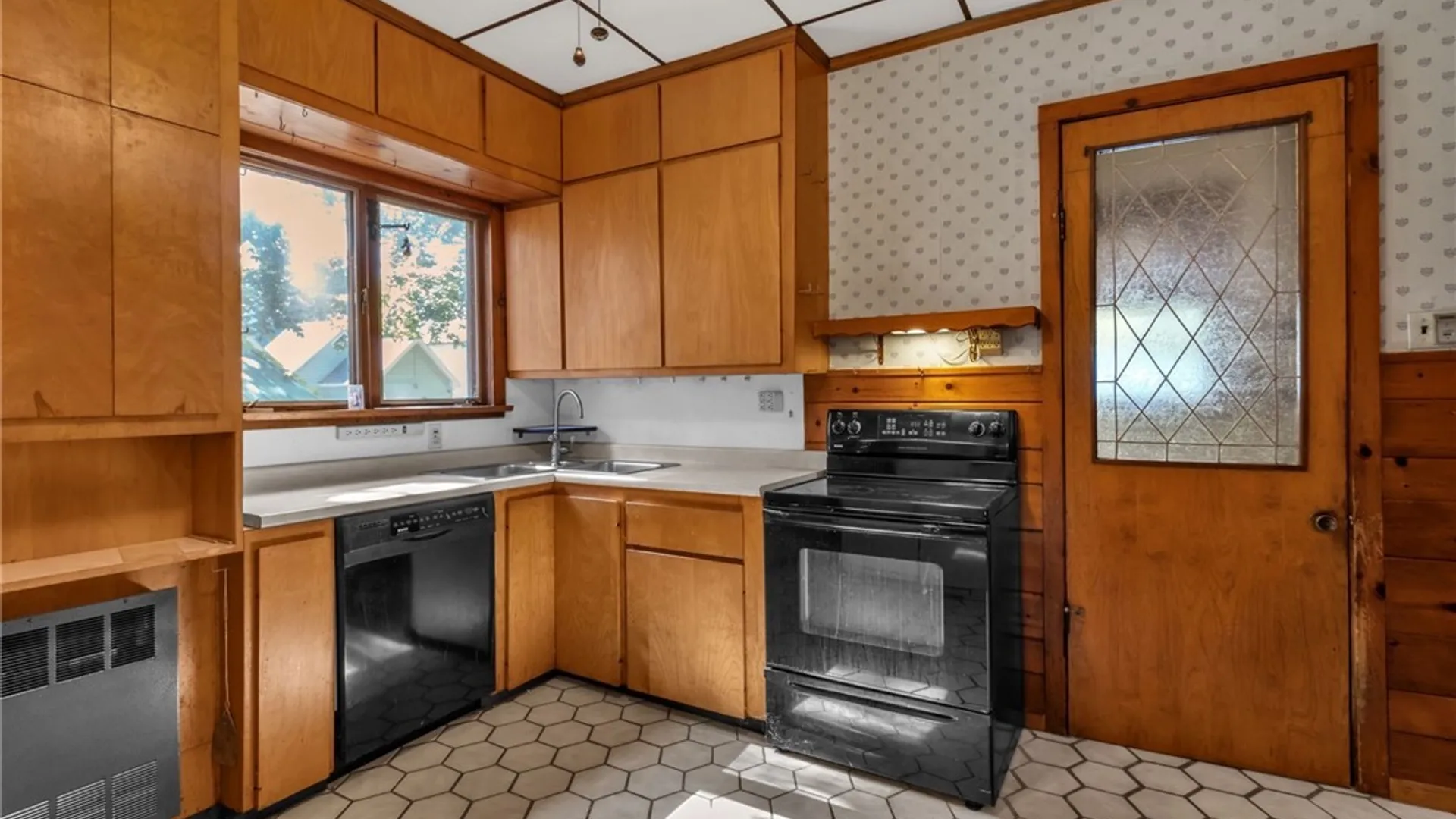 Property at 553 S Park Avenue, Buffalo, NY 14204 8