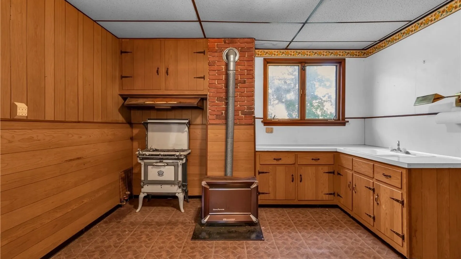 Property at 553 S Park Avenue, Buffalo, NY 14204 24