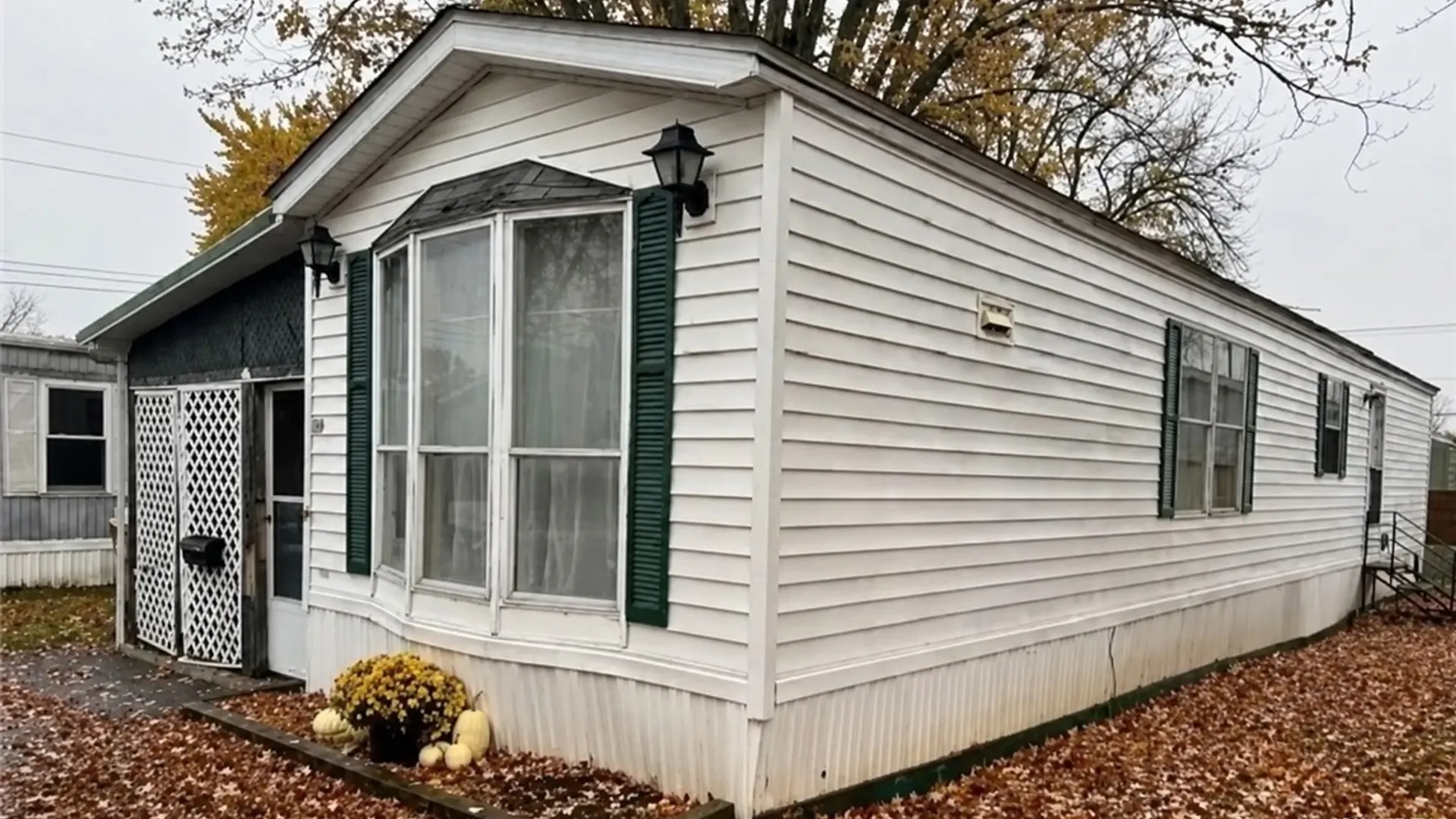 Property at 15 Lobue Lane, Cheektowaga, NY 14225 2