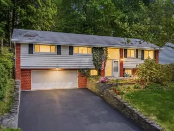 Property at 916 Chestnut Lane, Vestal, NY 13850