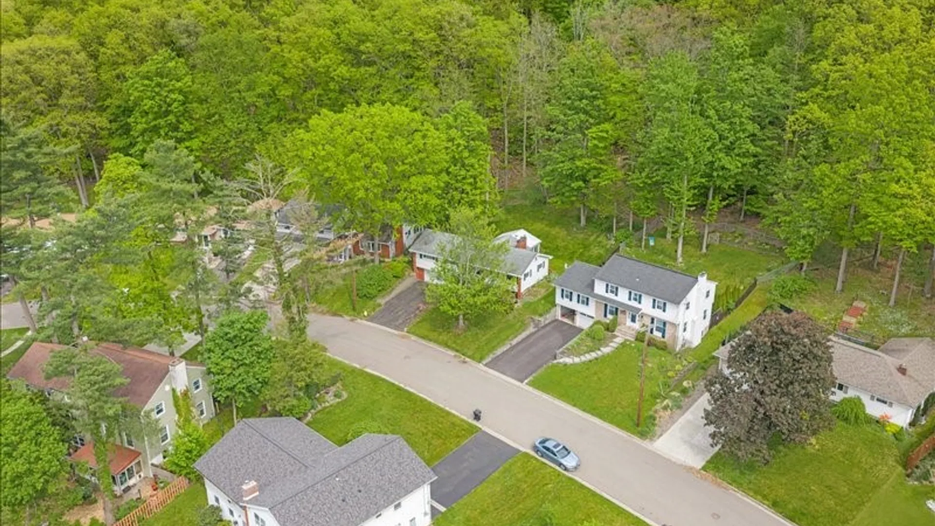 Property at 916 Chestnut Lane, Vestal, NY 13850 3
