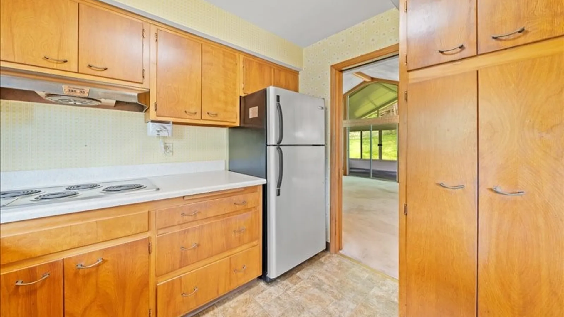 Property at 916 Chestnut Lane, Vestal, NY 13850 15