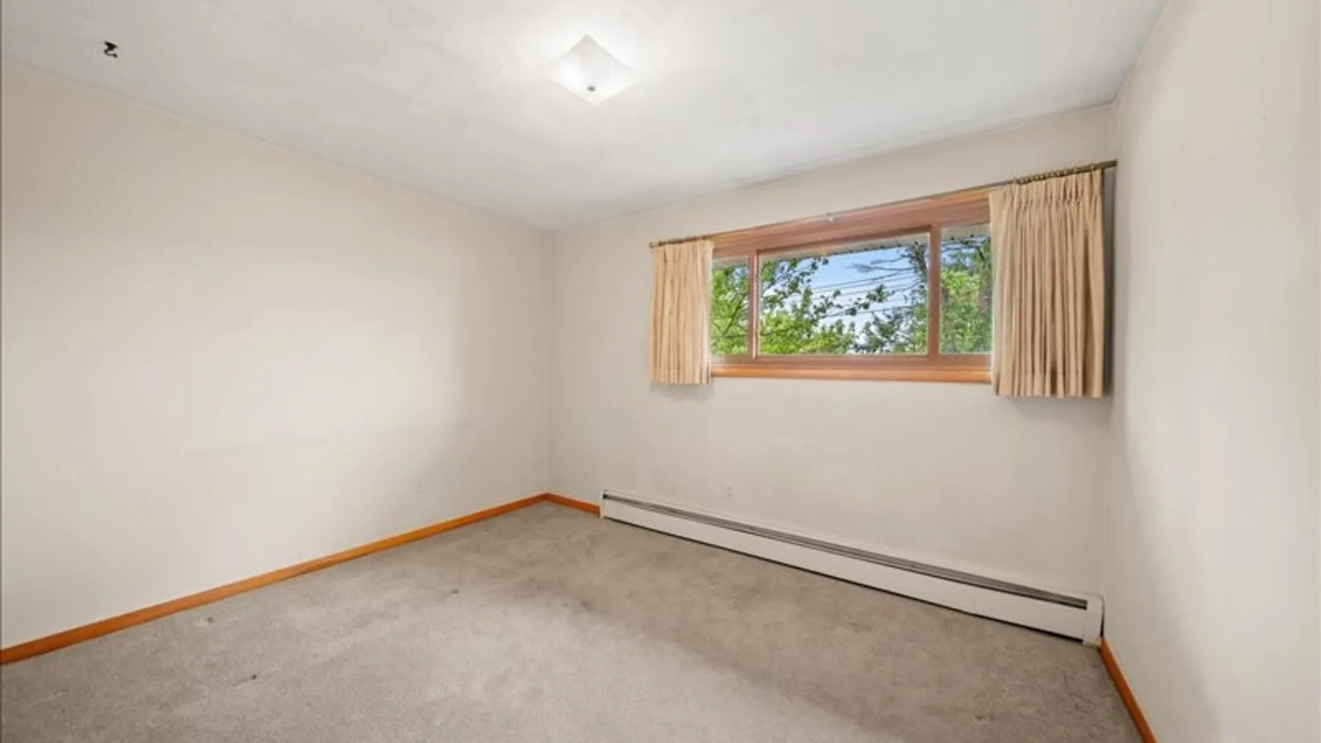 Property at 916 Chestnut Lane, Vestal, NY 13850 24