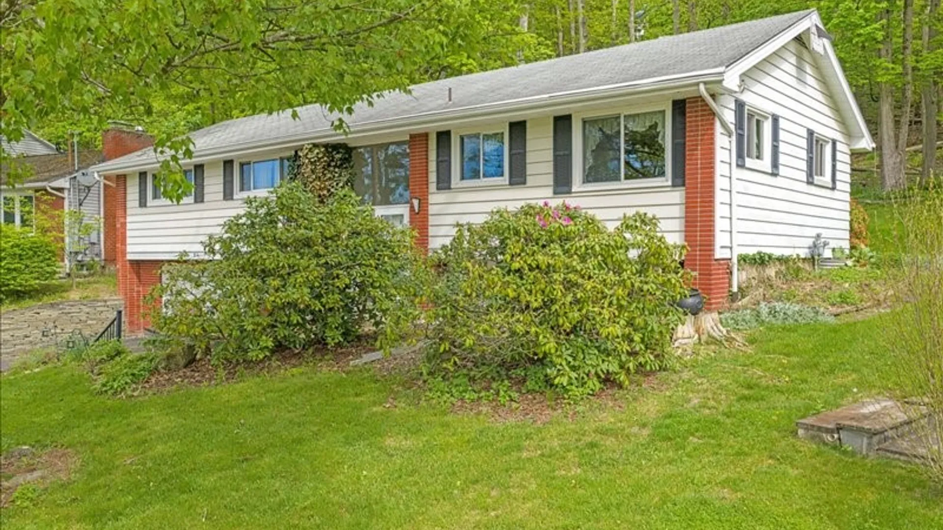 Property at 916 Chestnut Lane, Vestal, NY 13850 34