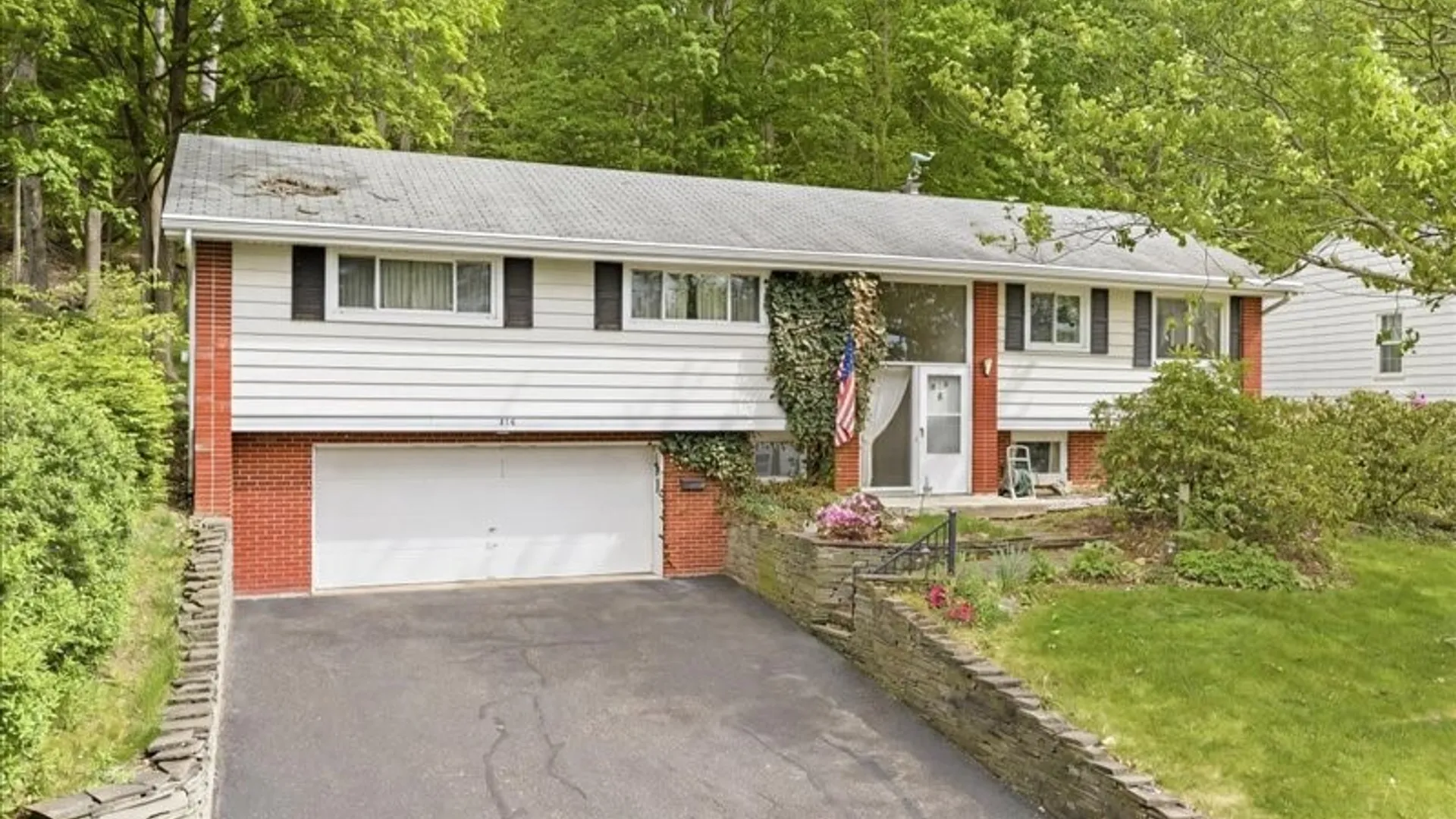 Property at 916 Chestnut Lane, Vestal, NY 13850 35