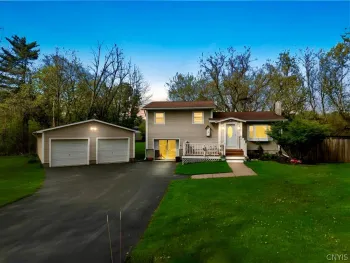 Property at 7 Foxwood Avenue, Volney, NY 13069