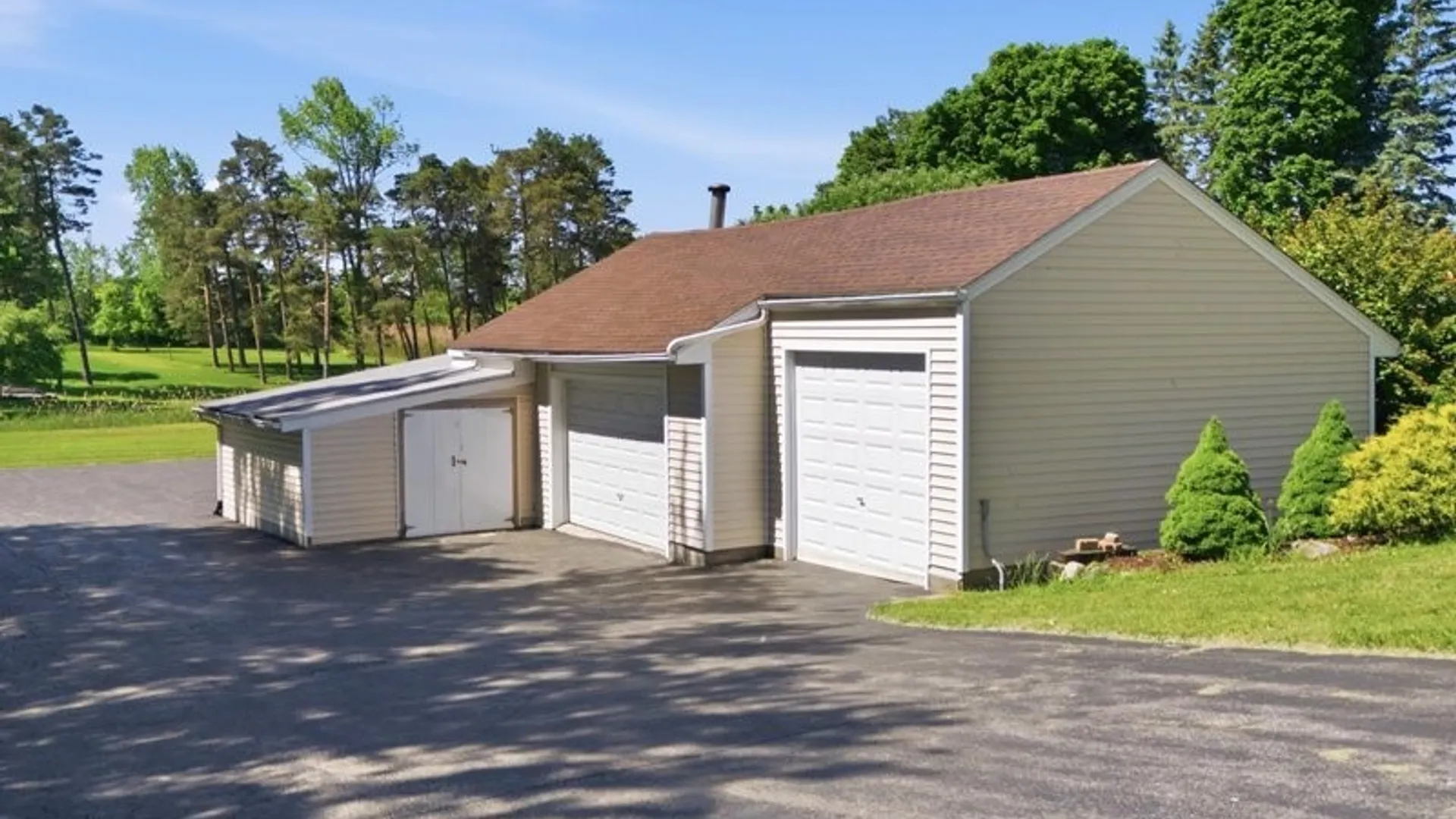 Property at 699 Losson Road, Cheektowaga, NY 14227 3