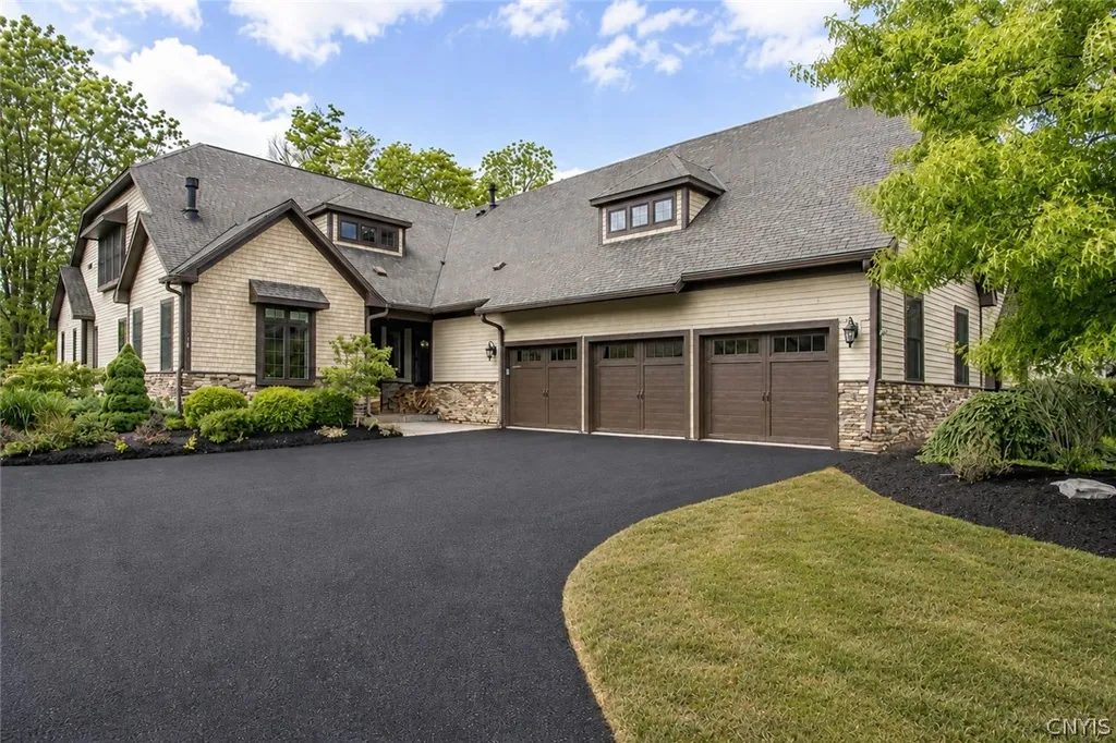 Property at 118 Buchmans Close Circle, Manlius, NY 13066