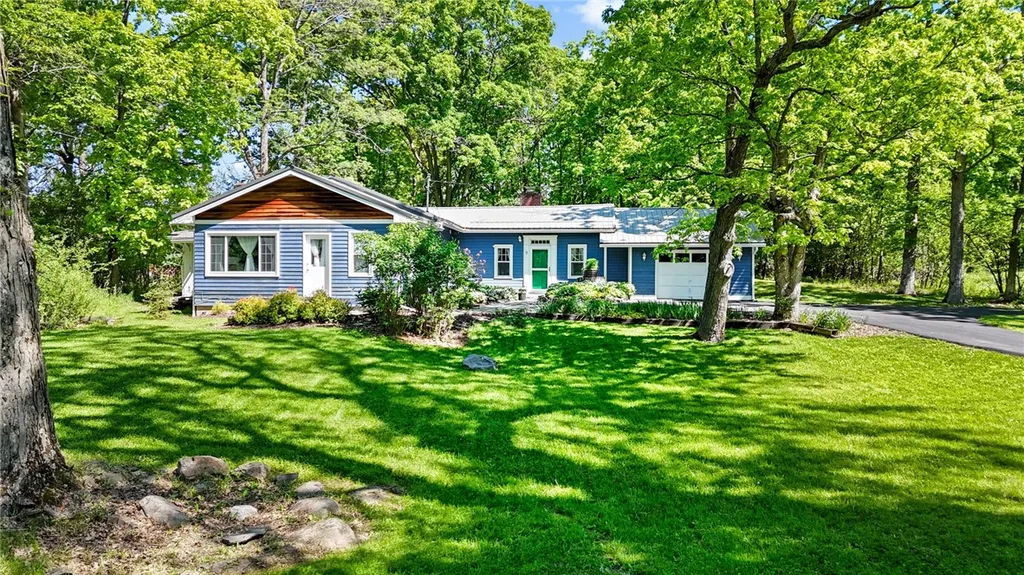 Property at 8 Oakcrest Road, Lansing, NY 14850