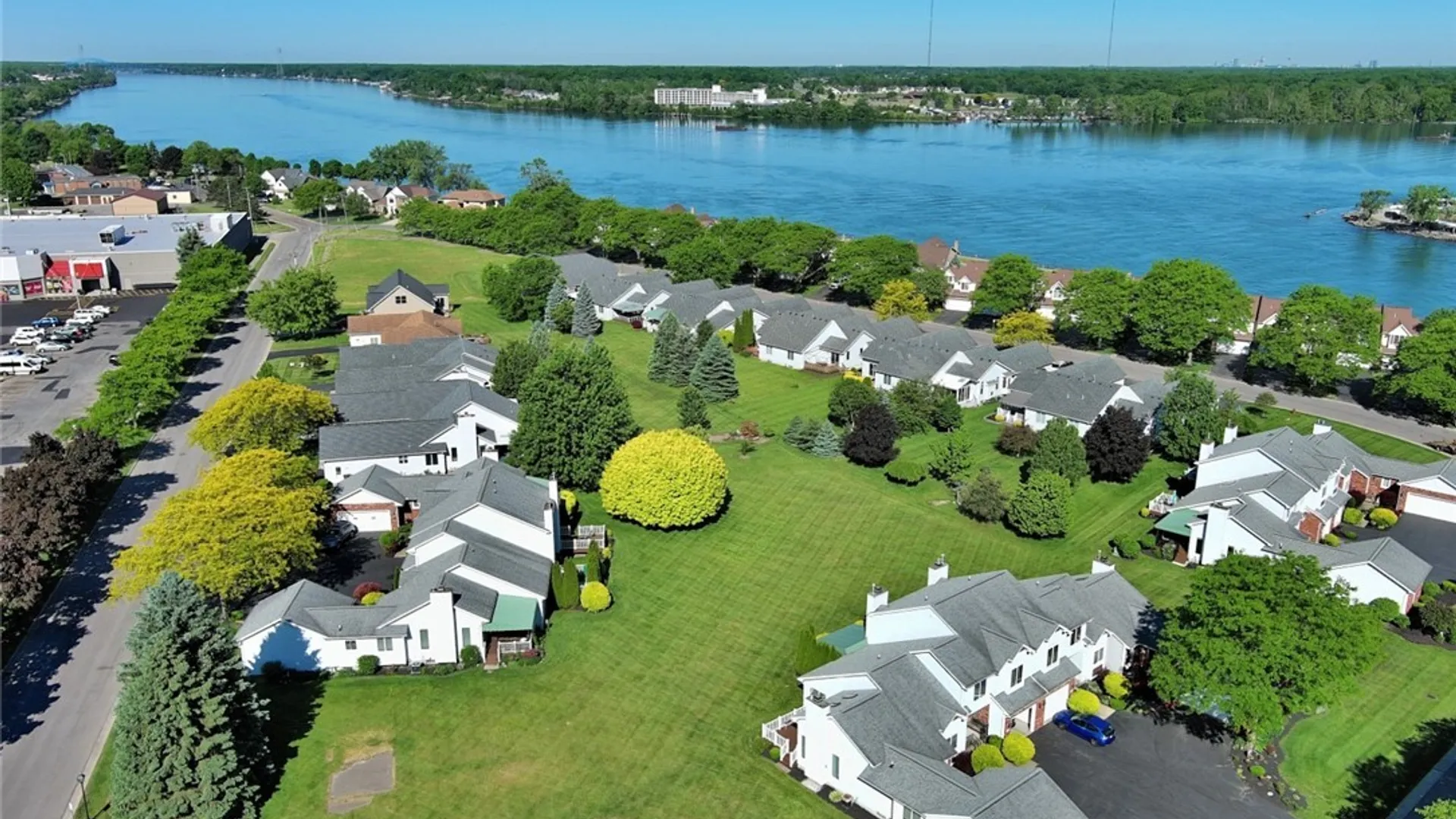 Property at 20 Niagara Shore Drive, Tonawanda, NY 14150 41