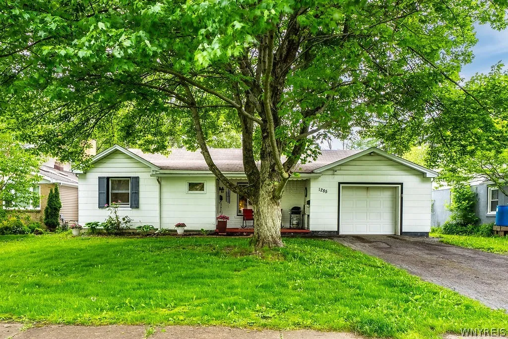 Property at 1285 Parkview Drive, North Tonawanda, NY 14120