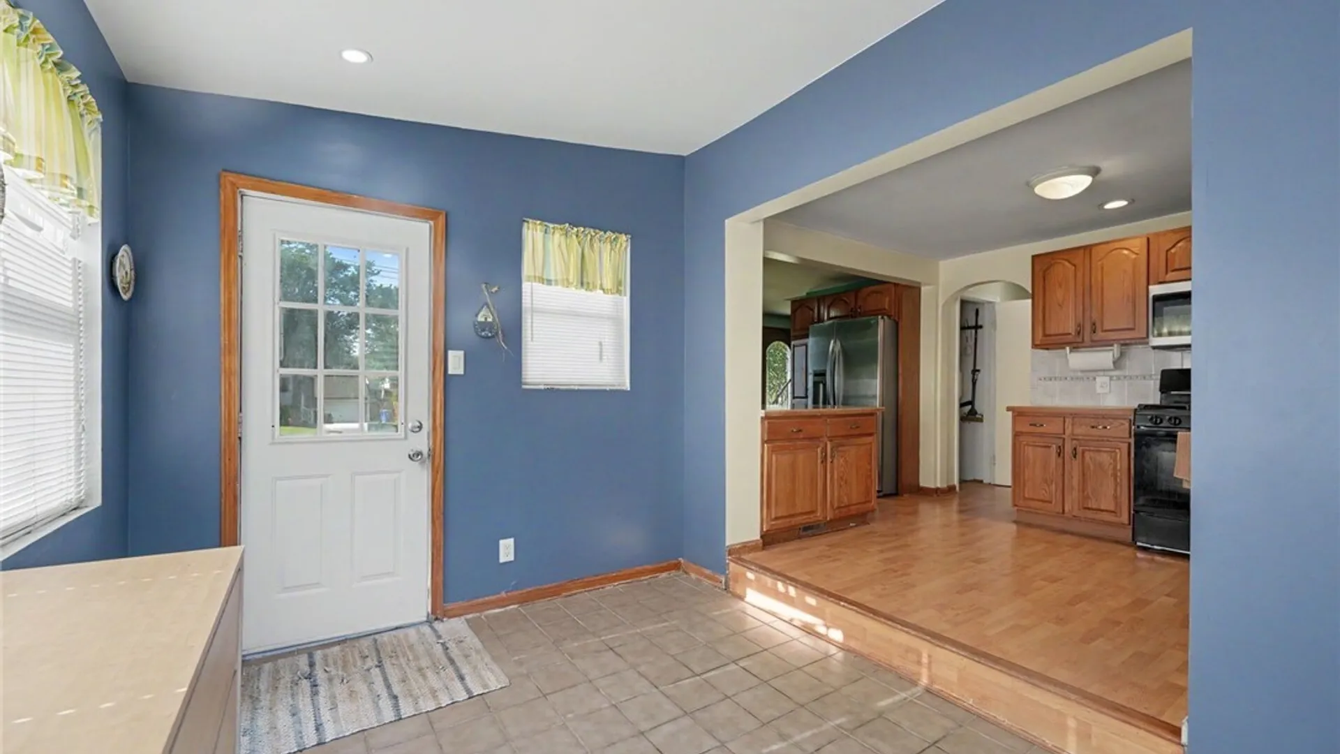 Property at 109 Summit Avenue, West Seneca, NY 14224 3