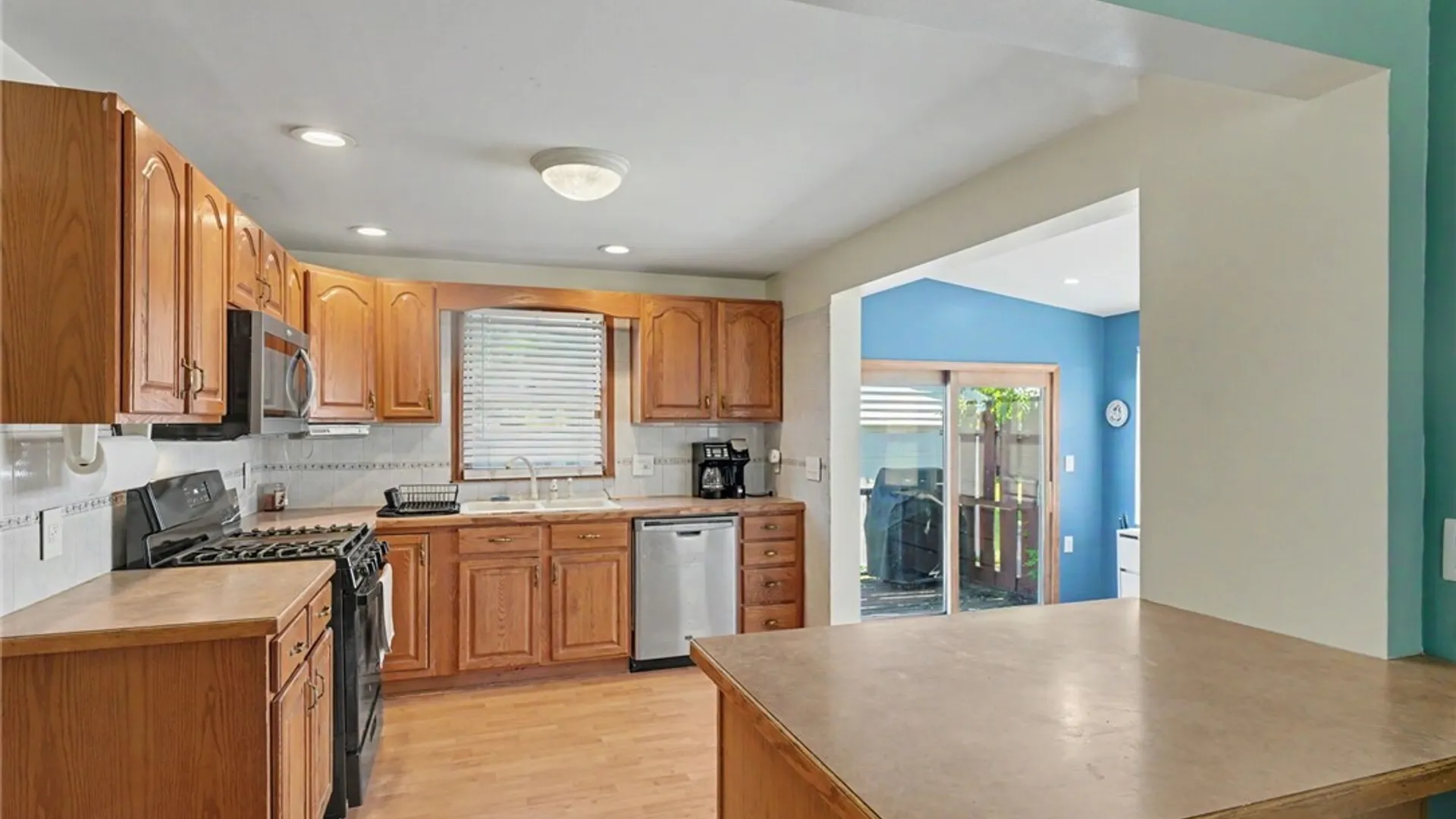 Property at 109 Summit Avenue, West Seneca, NY 14224 5
