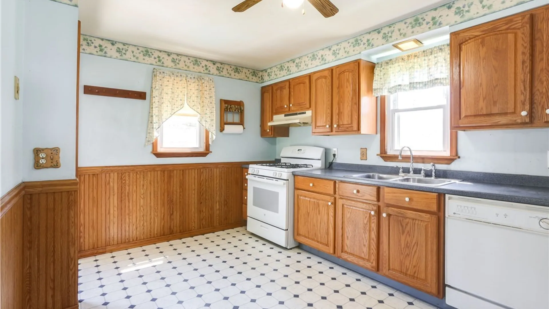 Property at 105 Nokomis Parkway, Cheektowaga, NY 14225 4