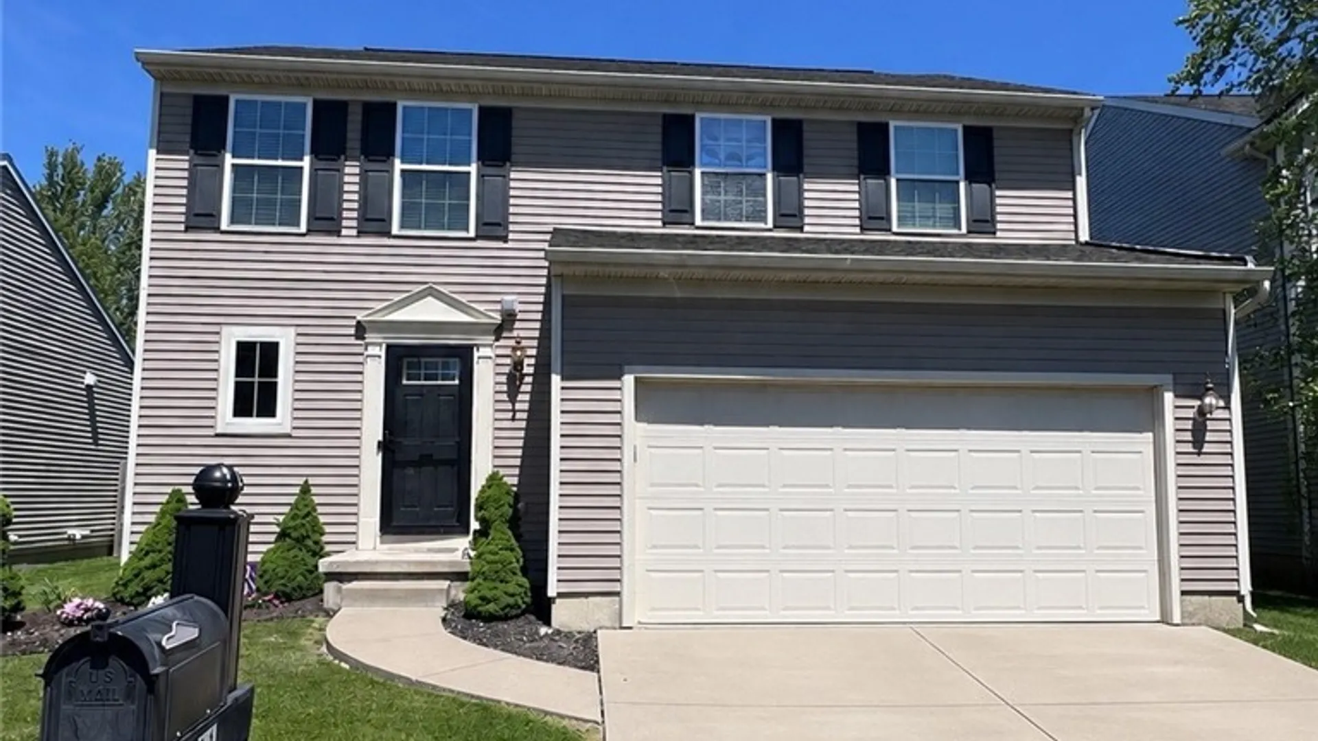 Property at 11 Scooter Lane, Hamburg, NY 14075 2