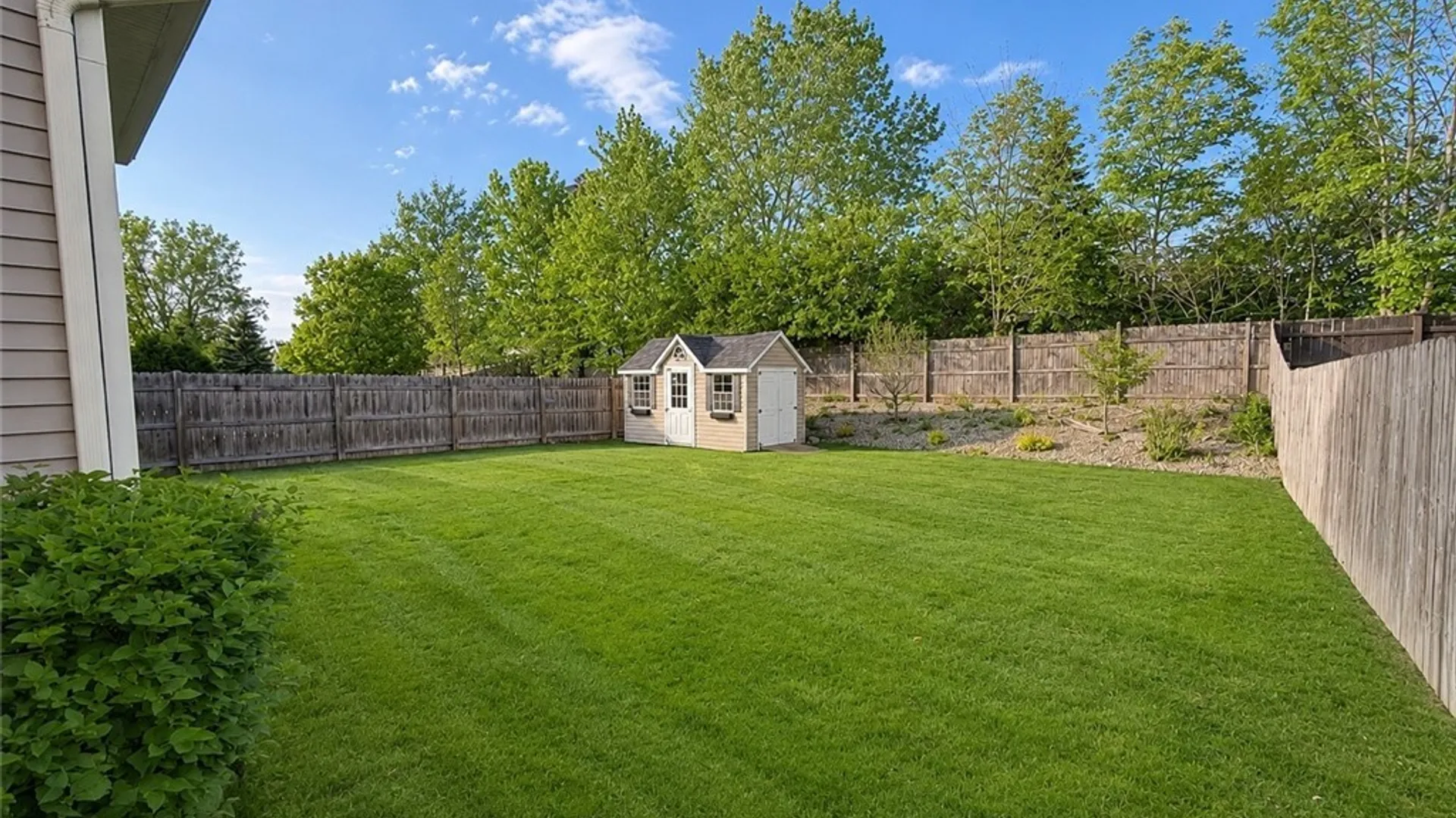 Property at 11 Scooter Lane, Hamburg, NY 14075 4