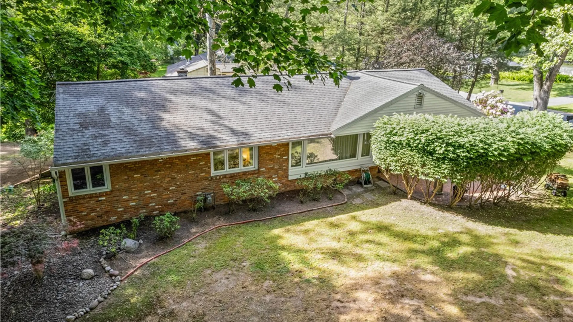 Property at 2 Red Fox Run, Perinton, NY 14534 3