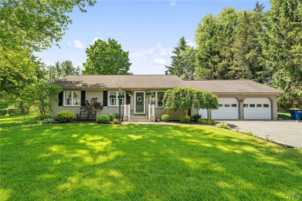 Property at 5812 Winacre Drive, Lafayette, NY 13084