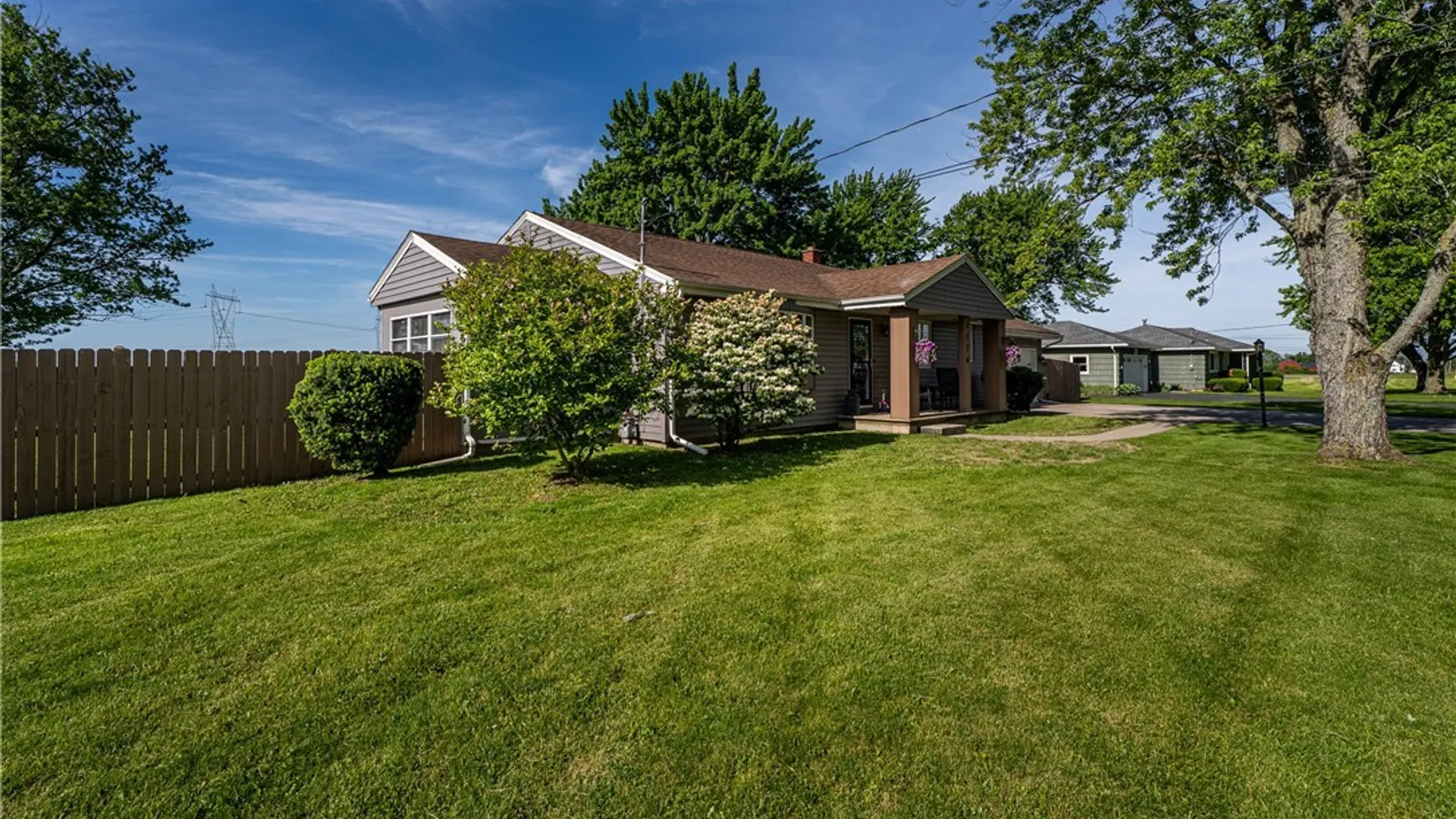 Property at 3174 Lockport Road, Wheatfield, NY 14132 3