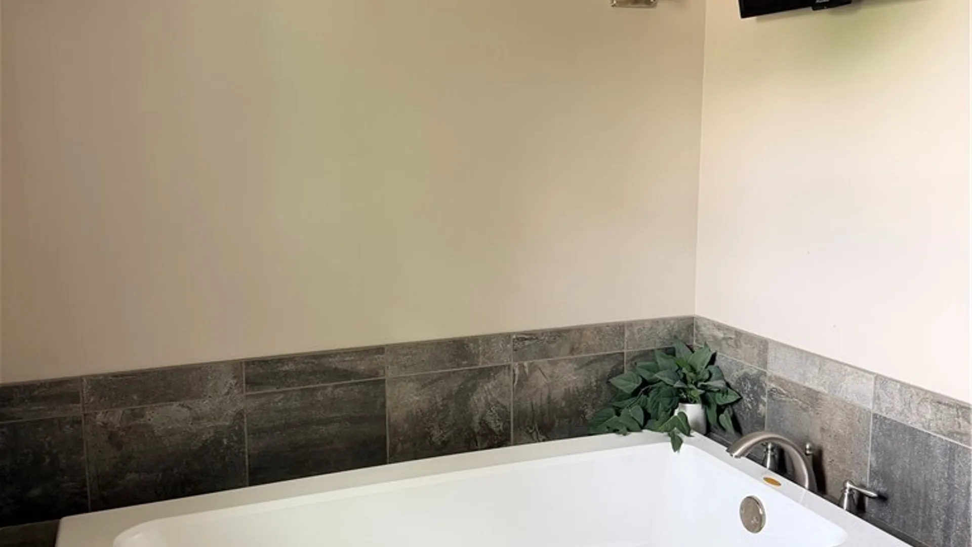 Property at 114 Onondaga Avenue Avenue, West Seneca, NY 14220 18