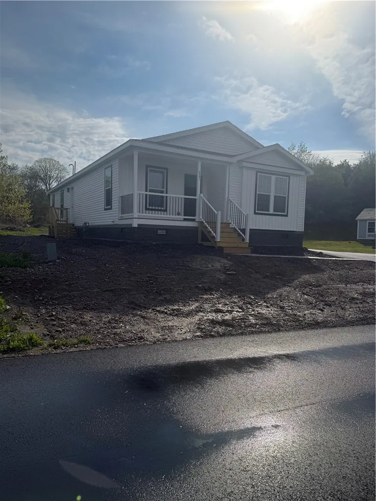 Property at 4204 Canalside Drive, Palmyra, NY 14522