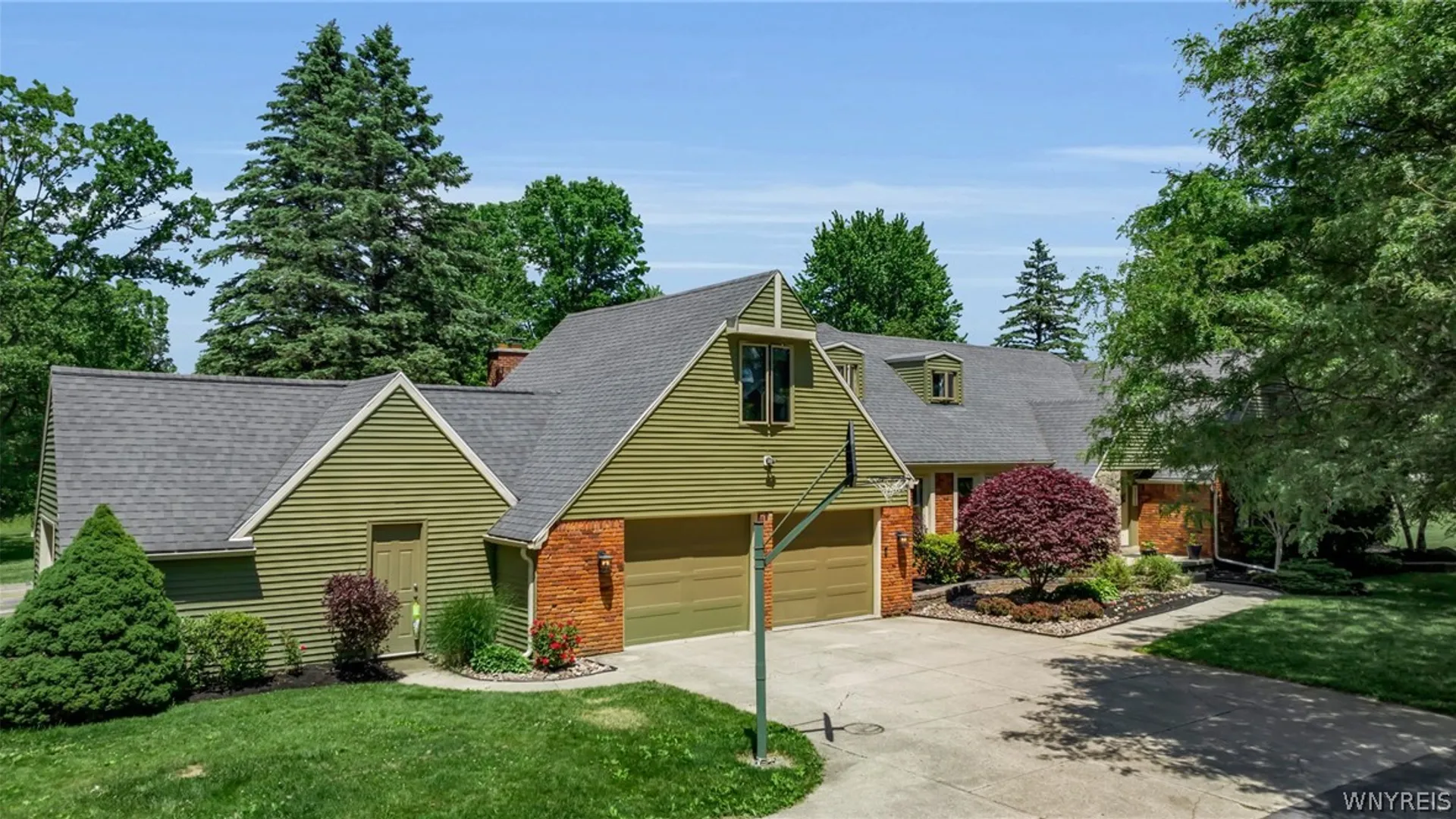 Property at 10200 Lapp Road, Clarence, NY 14032 2