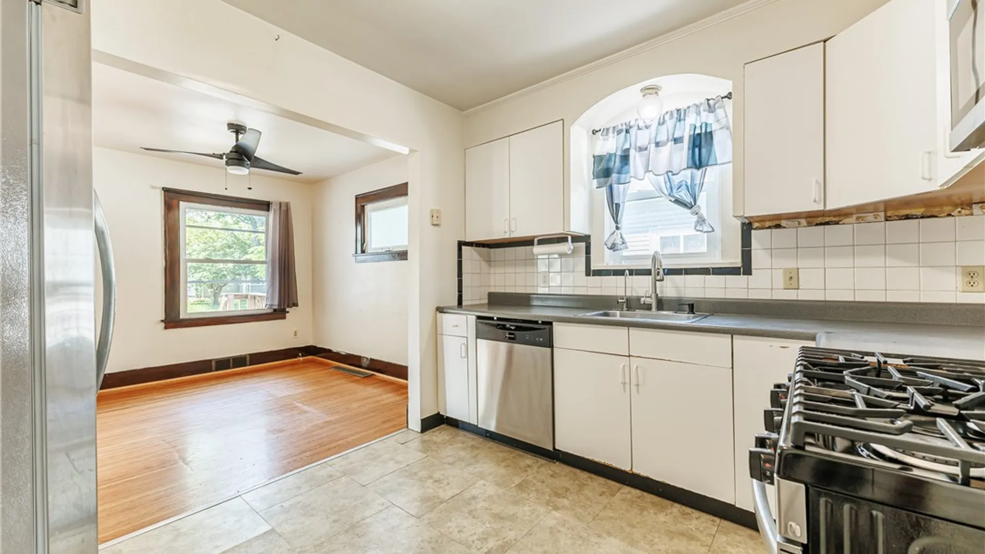 Property at 46 Beverly Heights, Greece, NY 14616 13