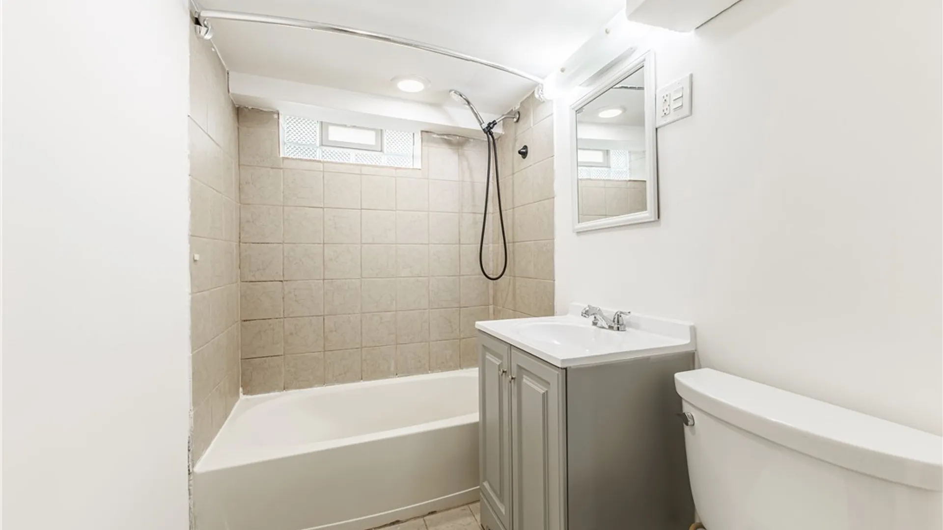 Property at 46 Beverly Heights, Greece, NY 14616 25