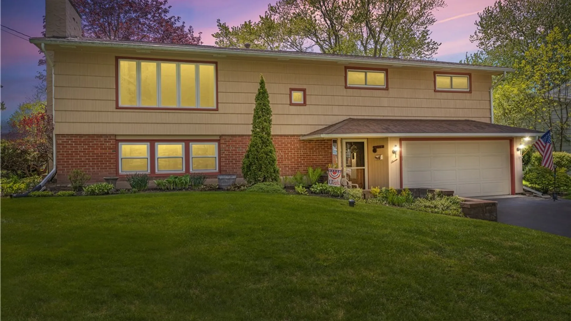 Property at 7 Lark Path, Clay, NY 13090 3
