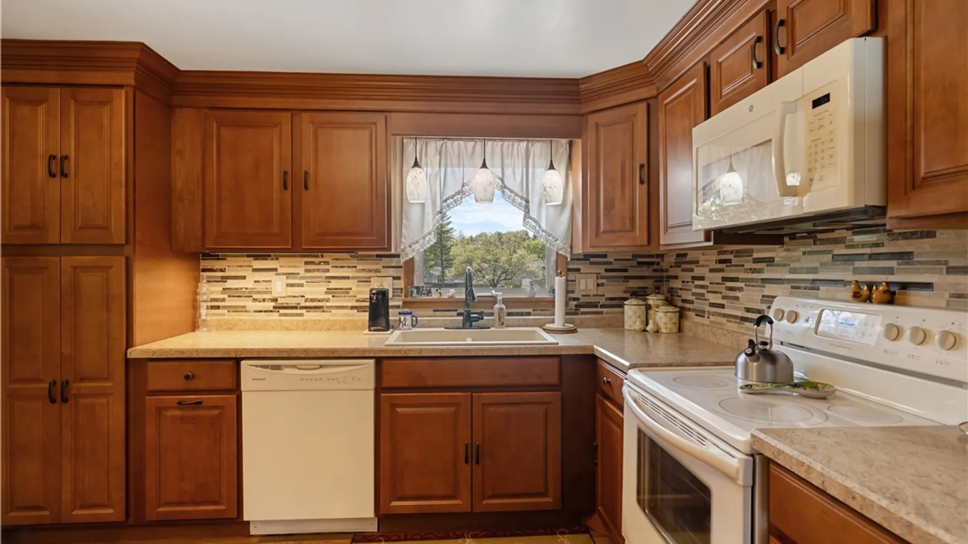 Property at 7 Lark Path, Clay, NY 13090 13