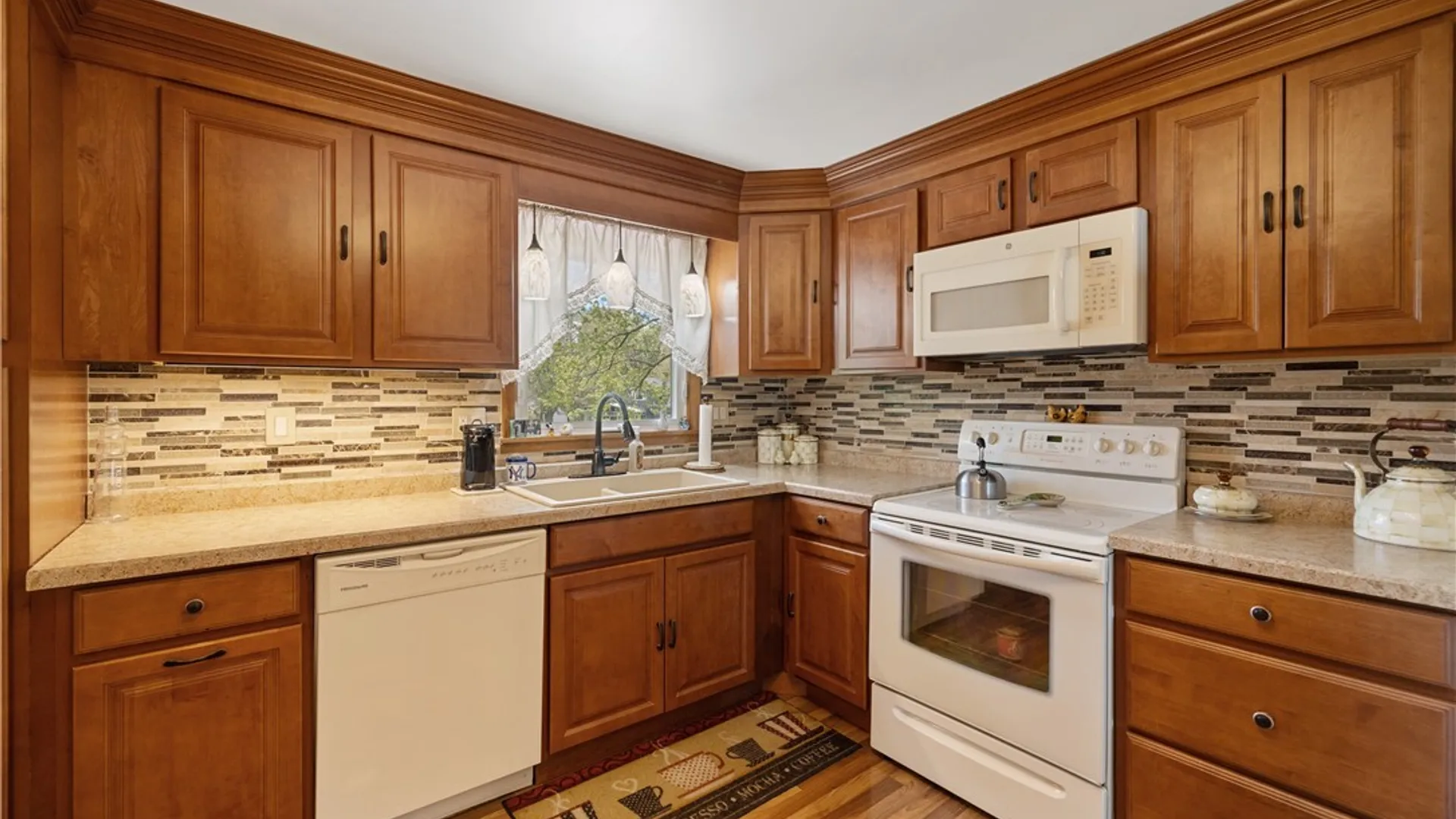 Property at 7 Lark Path, Clay, NY 13090 15
