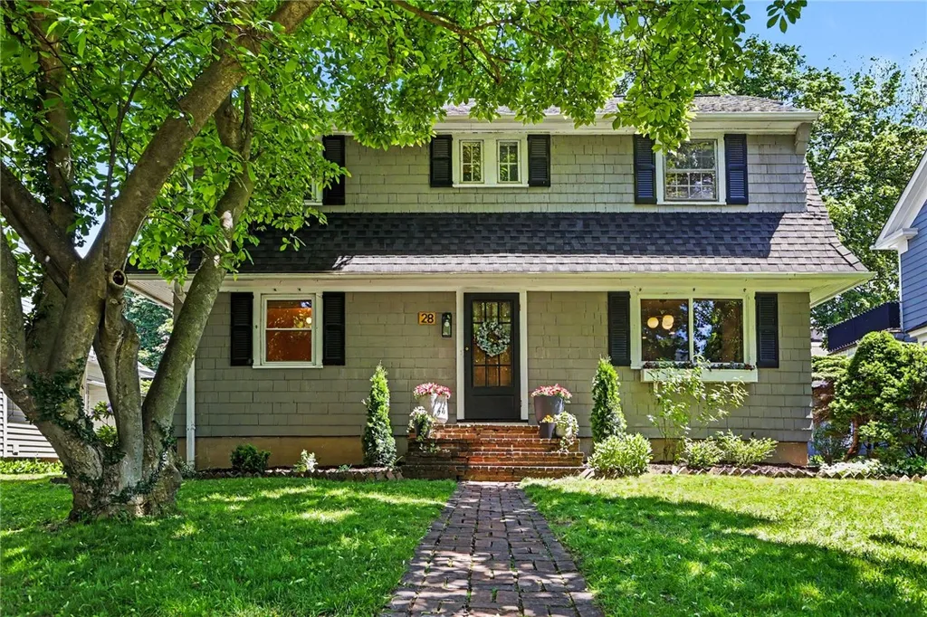 Property at 28 Kent Park, Brighton, NY 14610