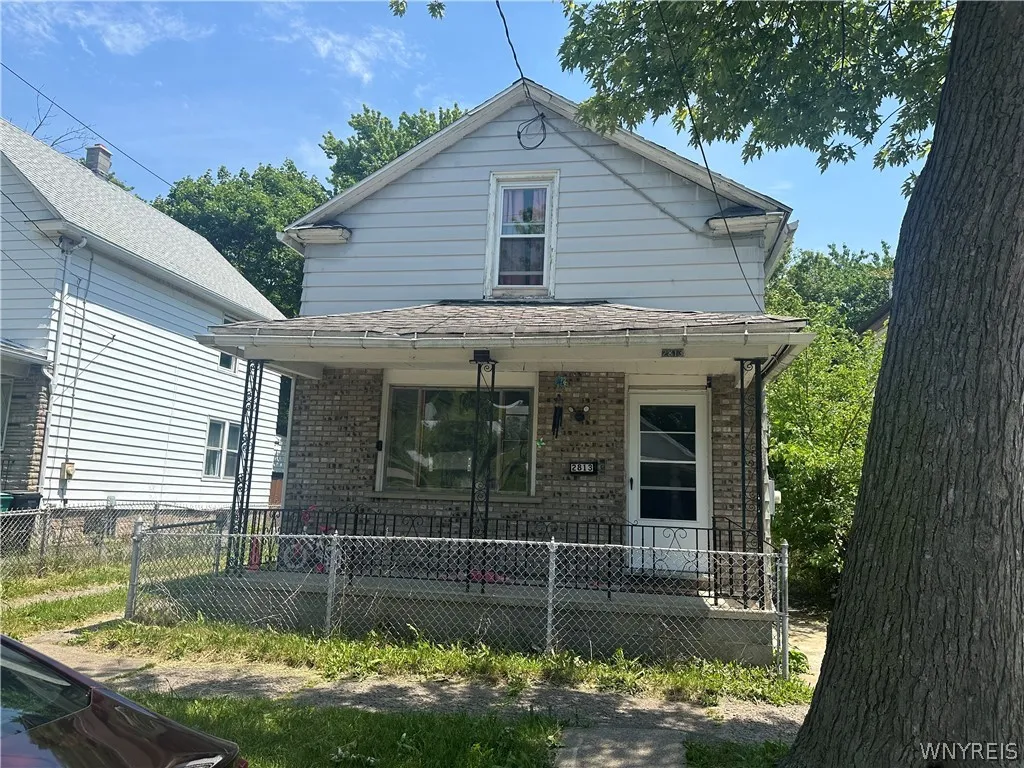 Property at 2813 10th Street, Niagara Falls, NY 14305