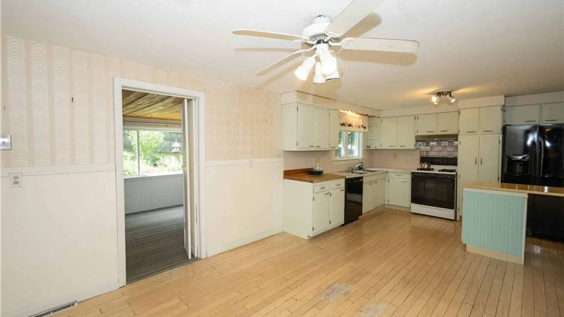 Property at 155 VIEAU Drive, Syracuse, NY 13207 12