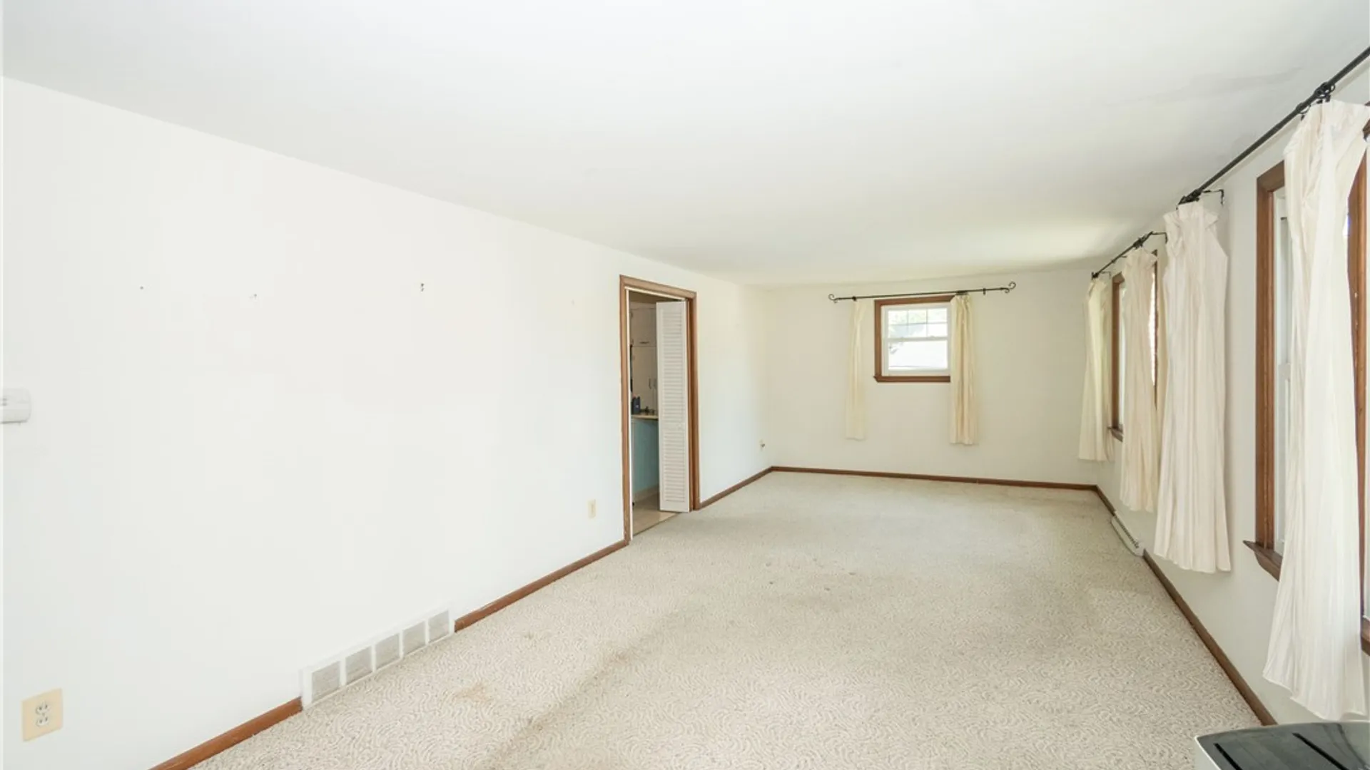 Property at 155 VIEAU Drive, Syracuse, NY 13207 8