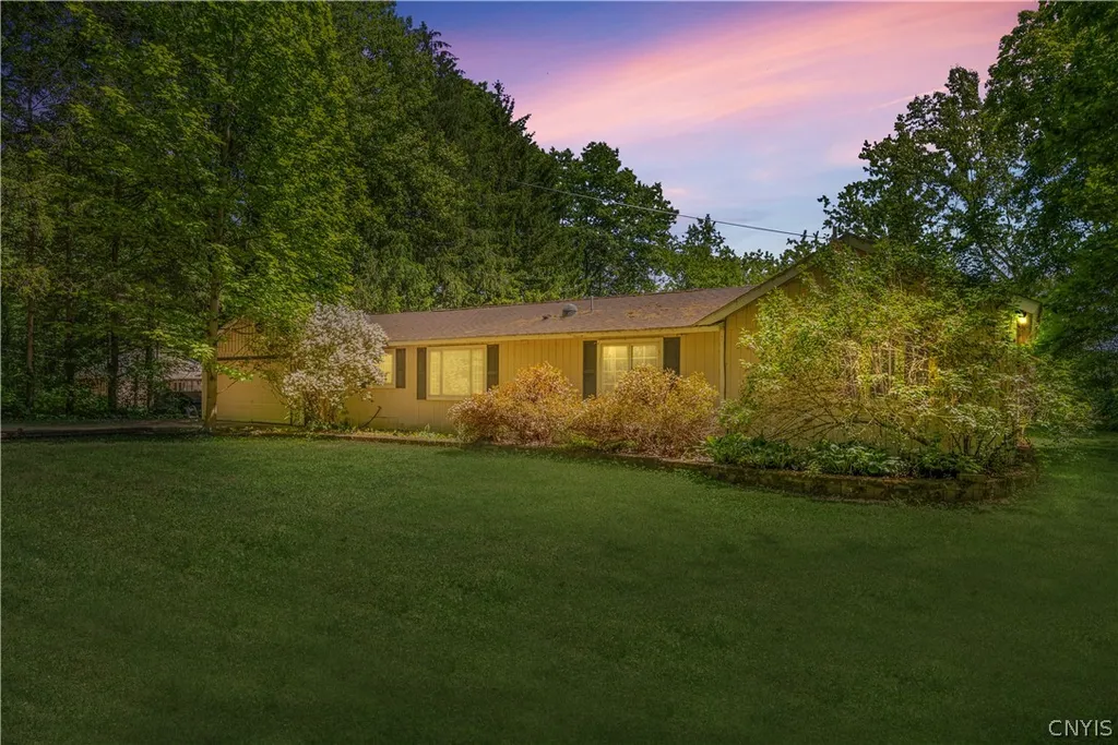 Property at 6 Snogles Lane, Lysander, NY 13027