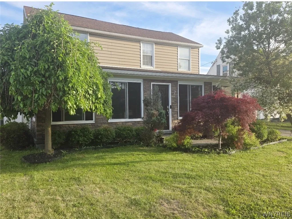 Property at 7 Lindbergh Court, Cheektowaga, NY 14225