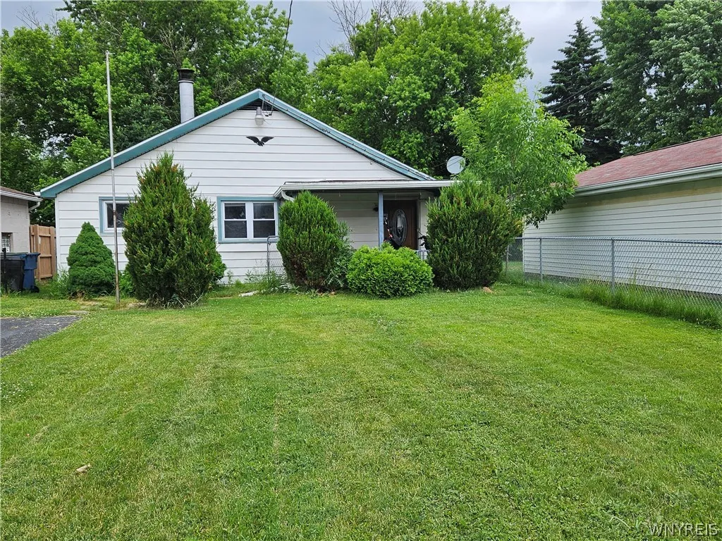 Property at 4532 Pomeroy Avenue, Niagara, NY 14305