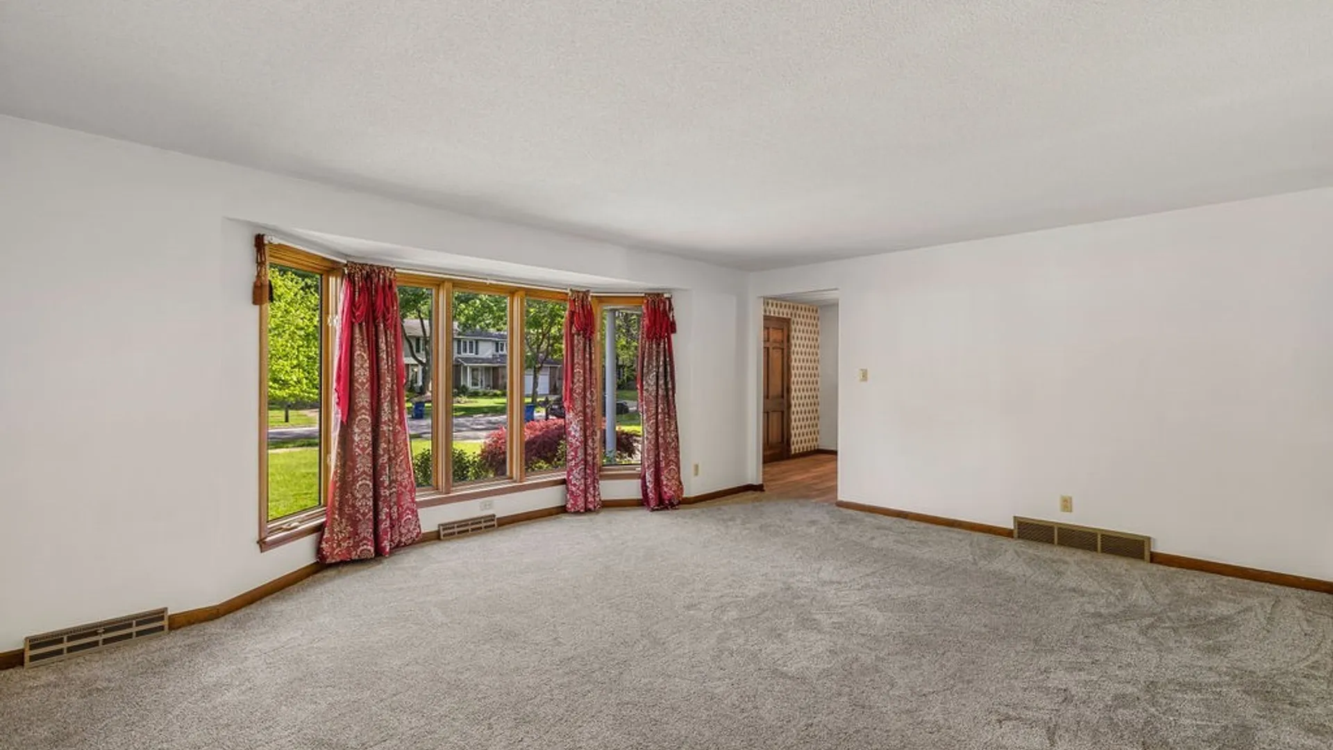 Property at 142 Montbleu Drive, Amherst, NY 14068 4