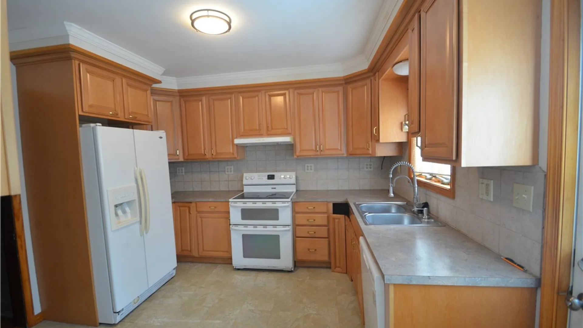 Property at 210 Lincoln Park Drive, Syracuse, NY 13203 15